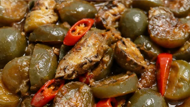 Cà đắng kho cá