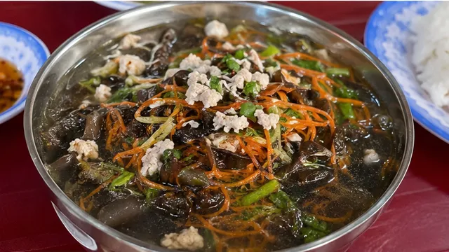 Canh lá bép nấu nấm, thịt