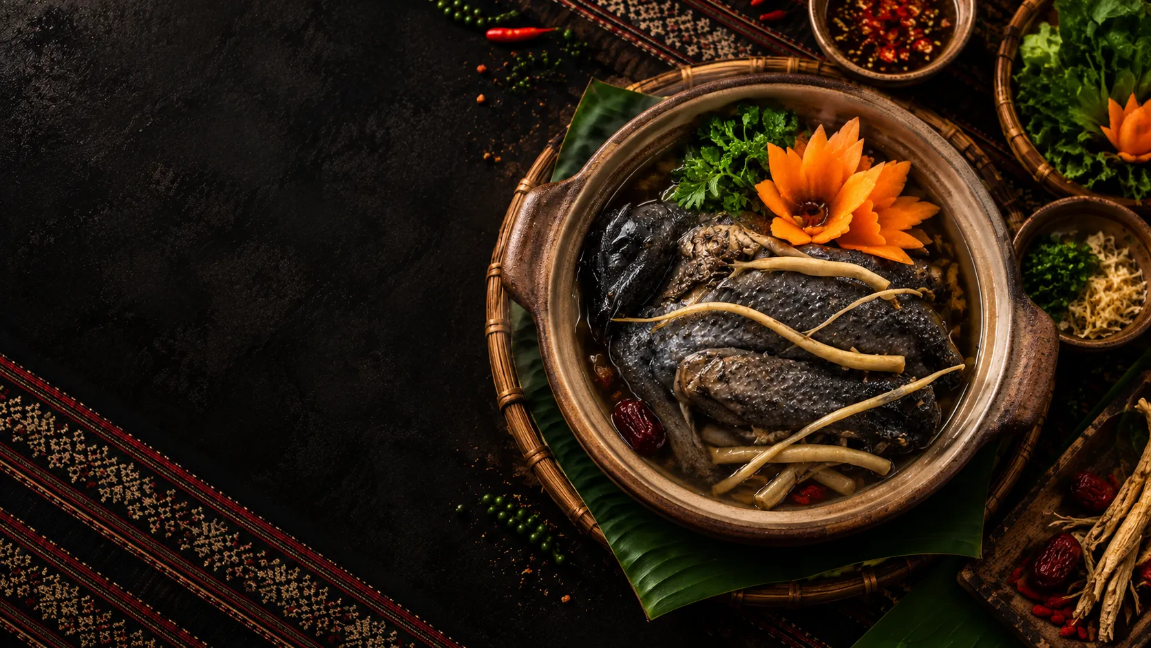 Gà H’Mông nổ muối — Bản Garden