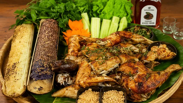 Gà nướng cơm lam