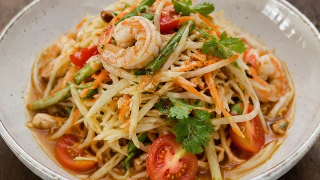 Gỏi đu đủ giả kiến vàng tôm khô