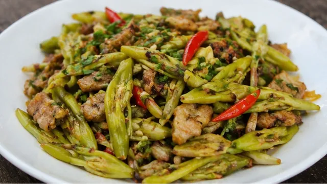 Nục nạc nướng trộn thịt